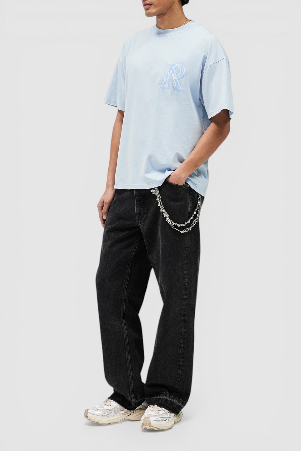 תמונת כל הלוק של חולצת טי אוברסייז